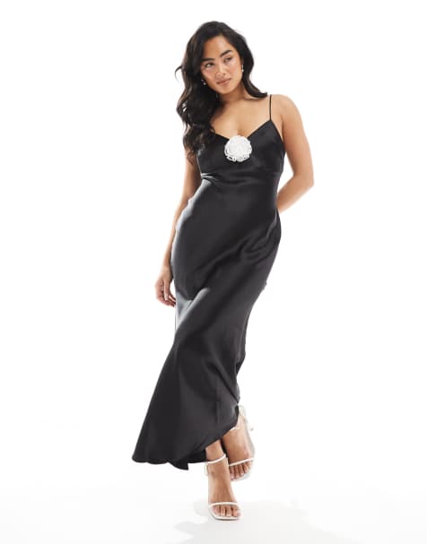 New Look – Midikleid in Schwarz mit perlenverzierter Ansteckblume - view 1