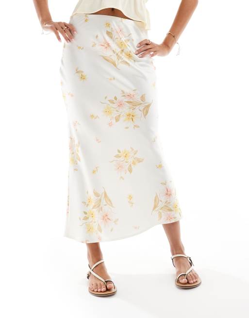 New Look – Midirock aus Satin in Gelb mit Blumenmuster und Schrägschnitt, 2 von 5