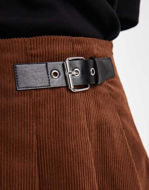 New Look – Mini-Faltenrock aus Cord in Rostrot mit Schnallendetail, 5 von 5