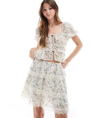 Mini-jupe d'ensemble à imprimé fleuri avec volants étagés et bordures dentelle - Crème-Blanc 36