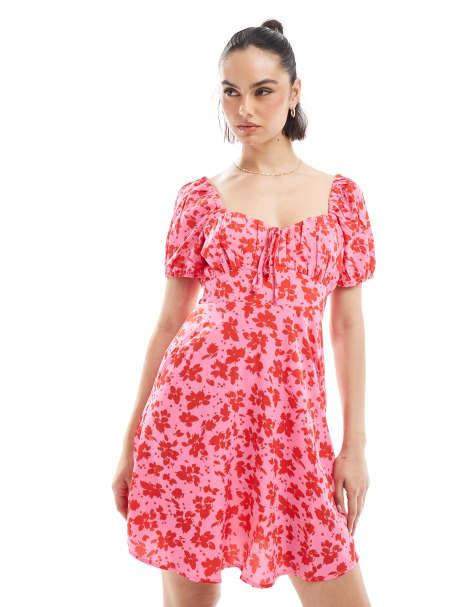 New Look - Mini jurk in melkmeisjesstijl in roze met bloemenprint - view 1