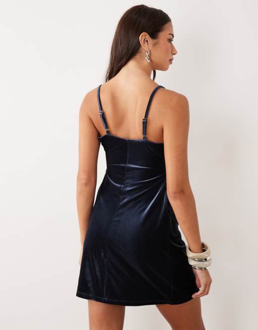 New Look mini jurk met bandjes van fluweel in marineblauw, 3 van 4