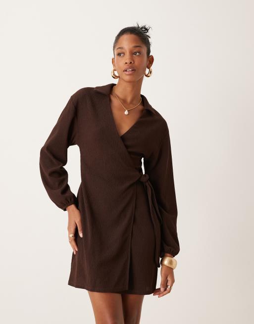 New Look - Mini jurk met overslag en kraagje in bruin, 2 van 4
