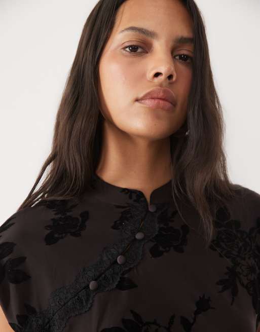 New Look mini jurk van flocked mesh met opstaande kraag in paars, 3 van 4