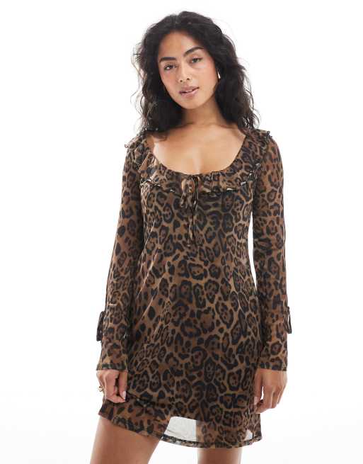 New Look - Mini jurk van mesh met lange mouwen en luipaardprint in bruin, 3 van 4