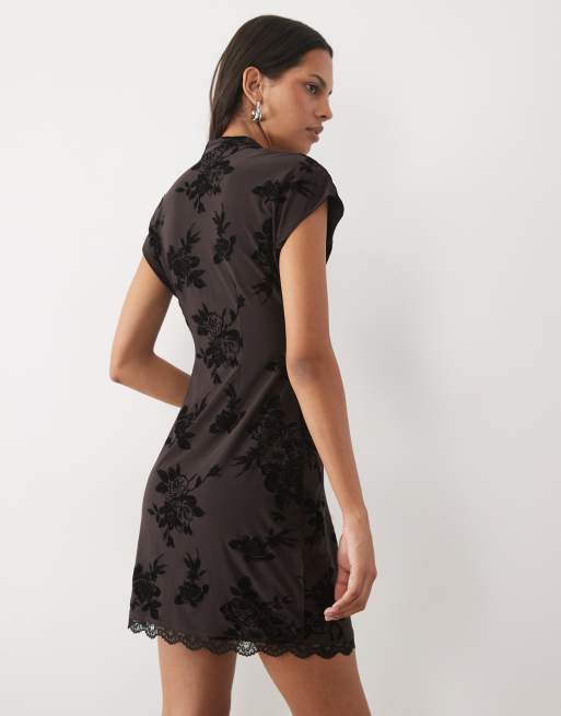 New Look Mini-Kleid aus beflocktem Mesh mit Stehkragen in Lila, 4 von 4