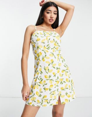 New Look mini slip dress with side split in white lemon print