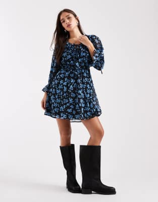 New Look - Minikleid aus Chiffon in Blau geblümt mit Rüschen