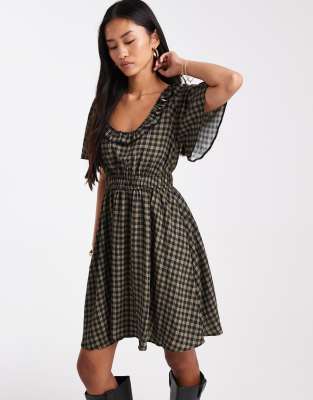 New Look - Minikleid in kariertem Grün mit U-Ausschnitt