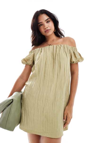 New Look – Minikleid in Khaki mit Knitterstruktur und Bardot-Ausschnitt - view 1