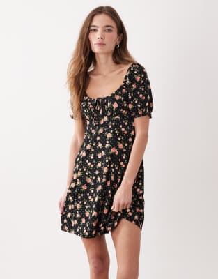 New Look - Minikleid in Schwarz mit Blümchenmuster