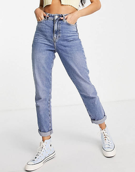 asos.com | Mittelblaue Mom-Jeans betonter Taille