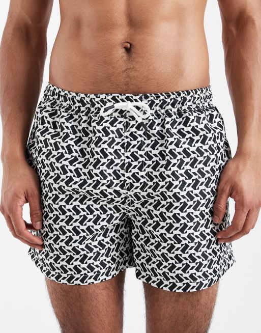 New Look – Mittellange Badeshorts mit geometrischem Muster in Schwarz und Weiß, 4 von 5