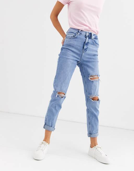 New Look - Mom jeans met scheuren in middenblauw