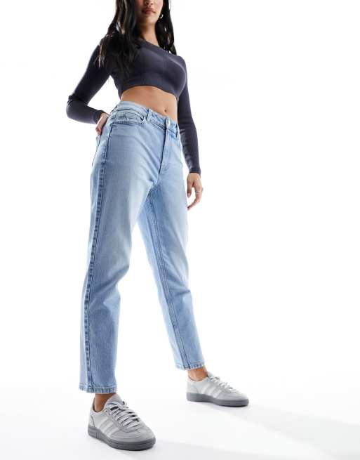 New Look – Mom-Jeans mit betonter Taille in verwaschenem Mittelblau