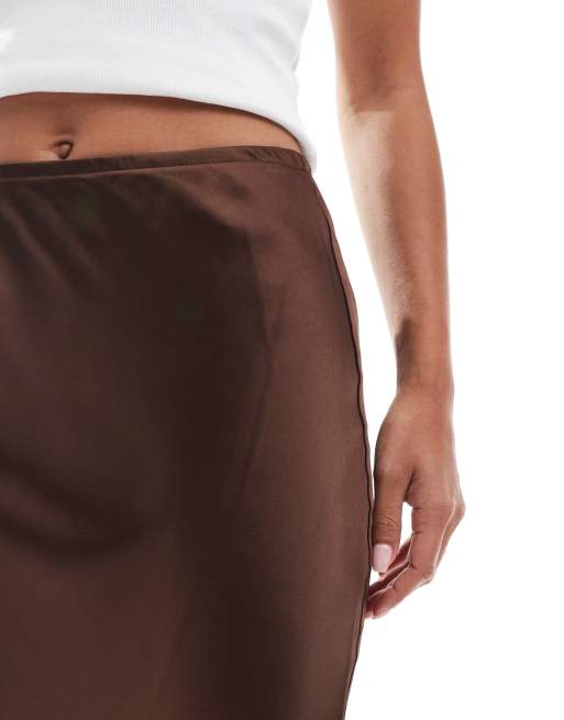 New Look – Mörkbrun, diagonalskuren midikjol i satin, 5 av 5