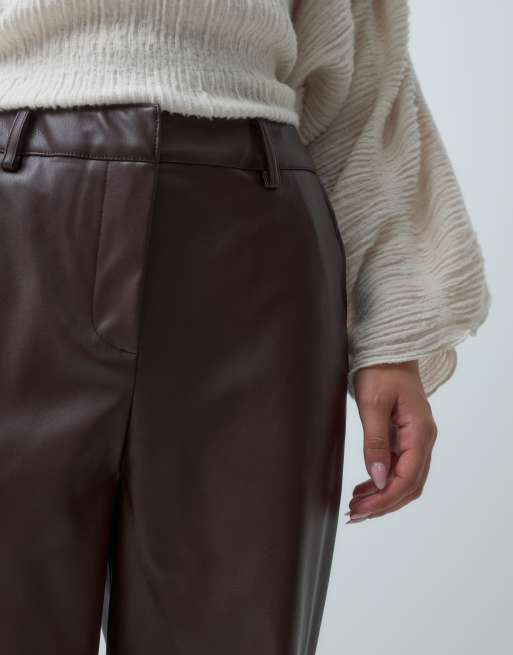 New Look – Mörkbruna, vida byxor i läderimitation, 4 av 5