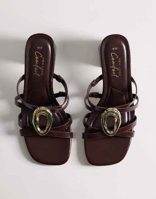 New Look – Mules aus Kunstleder in Dunkelbraun mit goldfarbenem Besatz, 2 von 4
