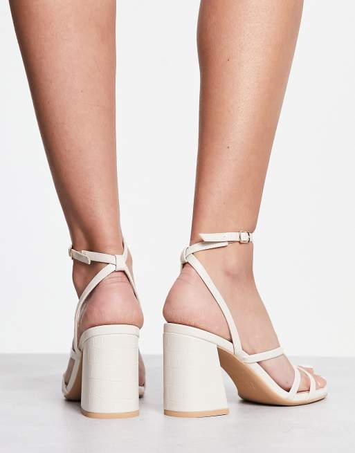 Toe ring best sale block heel sandal