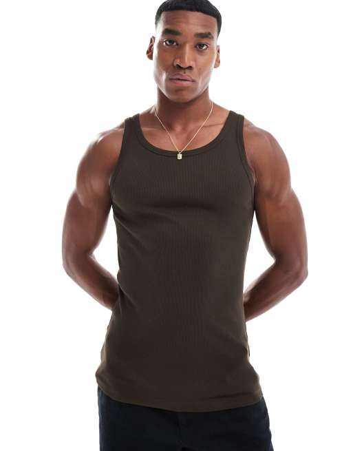 Camiseta marrón oscuro ajustada sin mangas de canalé de New Look