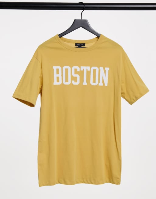 New Look – Musztardowy T-shirt oversize w stylu uniwersyteckim z napisem „Boston”