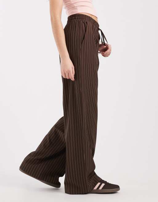 New Look – Nadelstreifenhose in Braun mit weitem Bein, 2 von 5