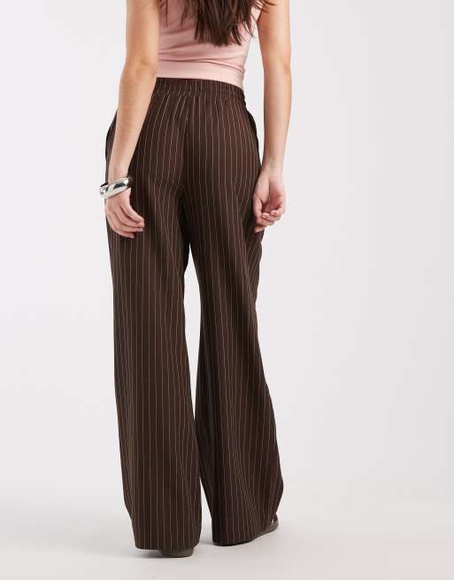 New Look – Nadelstreifenhose in Braun mit weitem Bein, 3 von 5