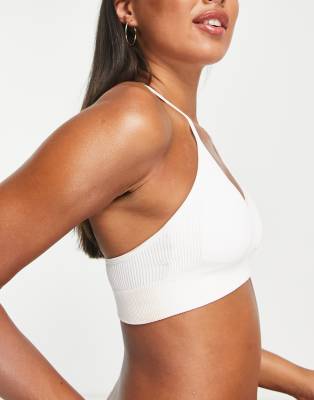 bh unter weißem oberteil