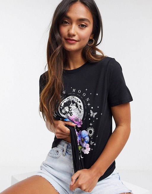 New Look new moon flower t-shirt in black