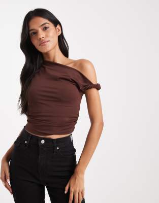 New Look - Oberteil in Braun mit abfallender Schulterpartie-Brown