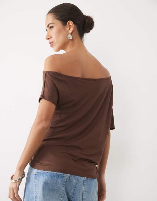 New Look offshoulder T-shirt i mørkebrun, 4 af 4