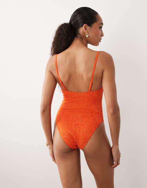 New Look - Orange badedragt med mønster i hæklet stil og rynker i siden, 3 af 4