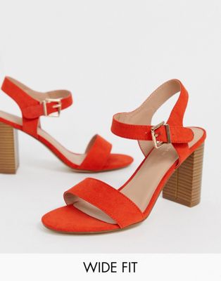 New Look – Orange sandaler med blockklack, spänne och bred passform