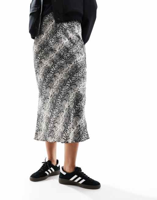 New Look – Ormskinnsmönstrad midikjol i satin, 4 av 5