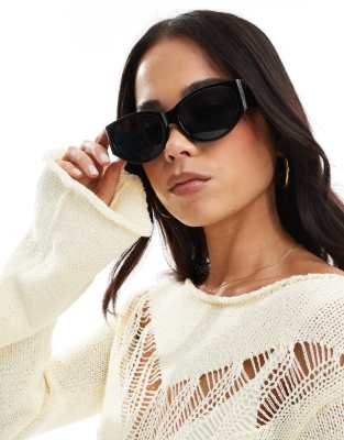 New Look - Ovale Oversize-Sonnenbrille in Schwarz