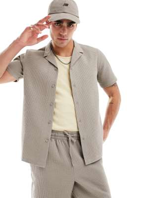 New Look - Overhemd met wafelstructuur en korte mouwen in lichtbruin, deel can co-ord set
