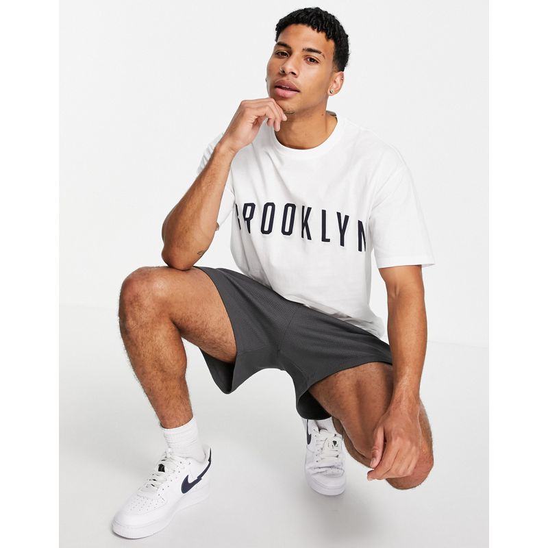New Look – Oversize-T-Shirt in Weiß mit „Brooklyn-Schriftzug