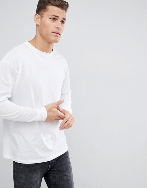 New Look oversized long sleeve cuff t-shirt in white | ASOS
