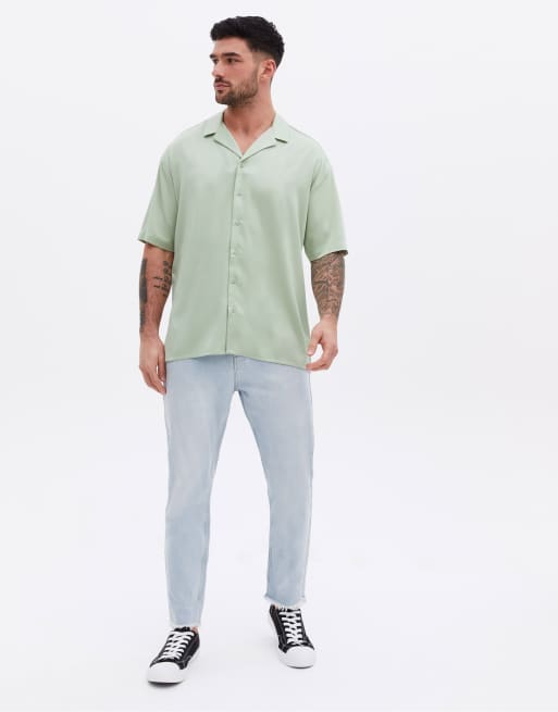 New Look - Oversized satinskjorte i lys kaki med korte ærmer, 2 af 4