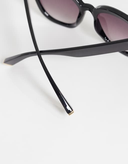 New Look oversized sunglasses in black, 2 of 3