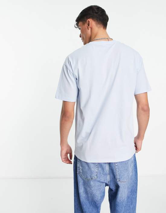 https://images.asos-media.com/products/new-look-oversized-t-shirt-in-light-blue/202254043-4?$n_550w$&wid=550&fit=constrain