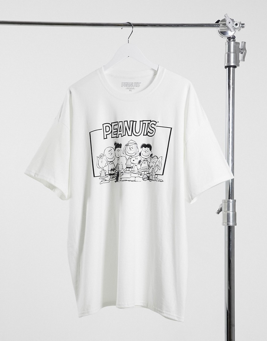 New Look oversized t-shirt with peanuts cast print in white