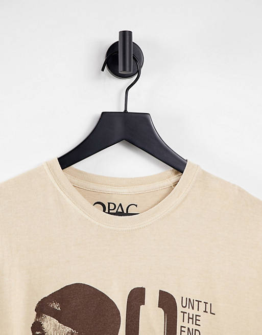 Men New Look oversized t-shirt with Tupac print in cream 