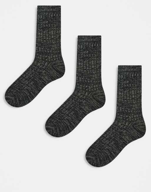 New Look - Pakke med 3 par kakifarvede og ribstrikkede sokker i kraftigt materiale 
