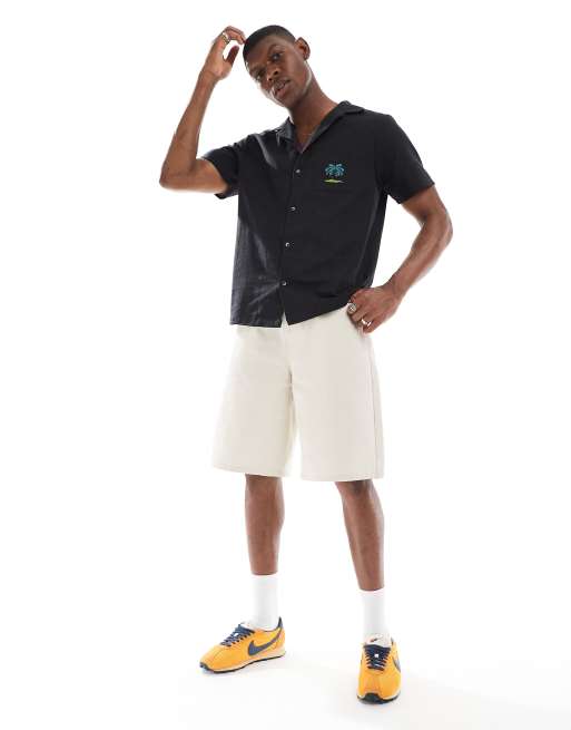 New Look palm tree embroidered linen look revere shirt in black, 2 of 4