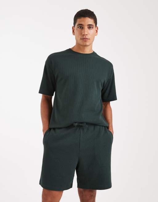 New Look - Coordinato verde scuro con T-shirt oversize a nido d'ape e pantaloncini, 2 di 3