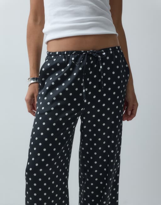 New Look pantalones de pernera ancha de satén con lunares en negro, 4 de 5