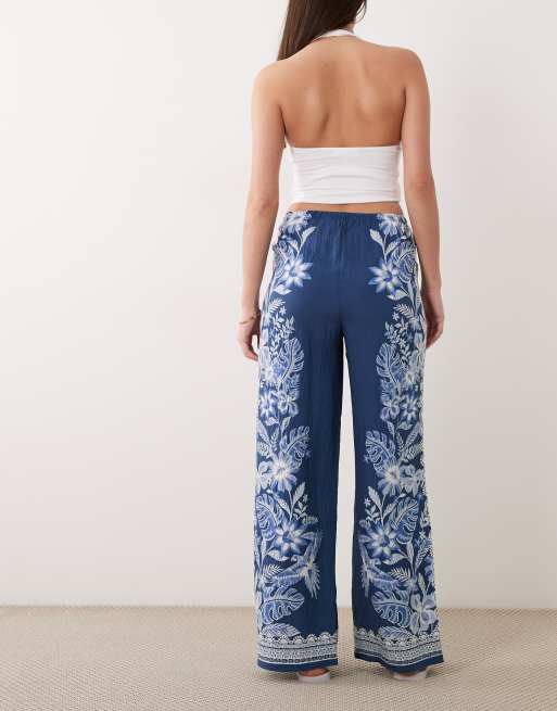 New Look - Pantaloni a fondo ampio blu con stampa botanica, 5 di 5