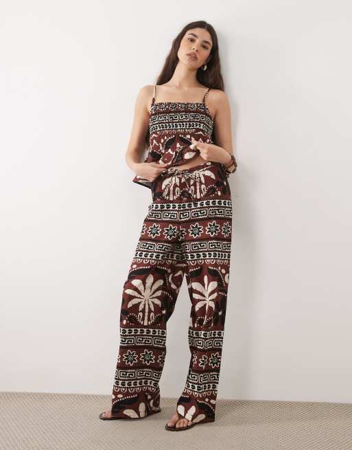 New Look - Coordinato rosso con pantaloni e canottiera con palme in perline, 2 di 3