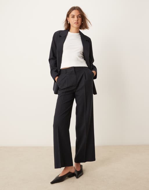 New Look - Pantaloni a fondo ampio sartoriali blu navy con motivo gessato in coordinato